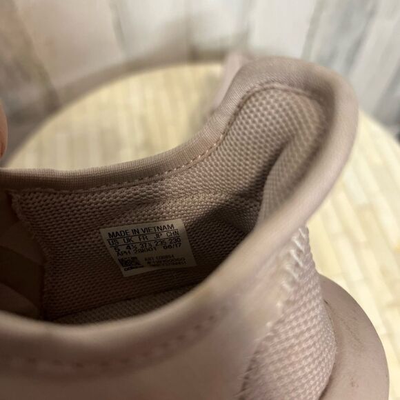 Used Adidas gym shoes - Picture 4 of 7